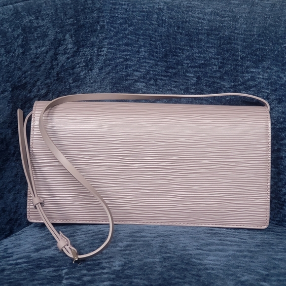 LOUIS VUITTON Epi Honfleur Mauve in Lilac Shoulder Bag...Authentic!!! - Picture 4 of 16